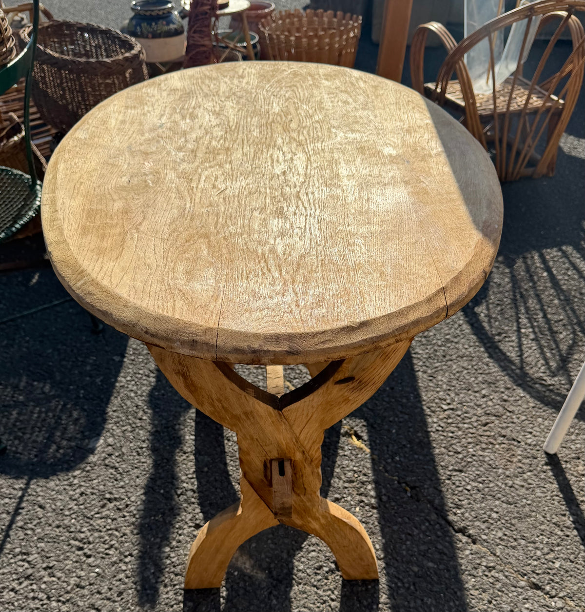 Occasional oval table
