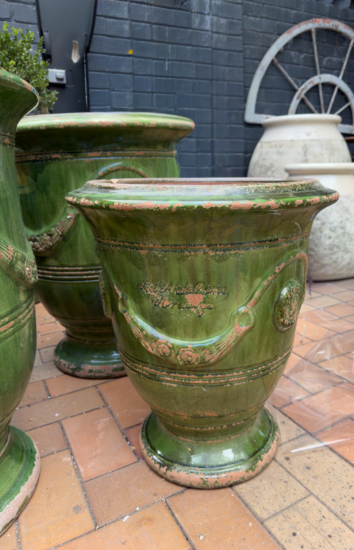 Anduze urn planter green H55