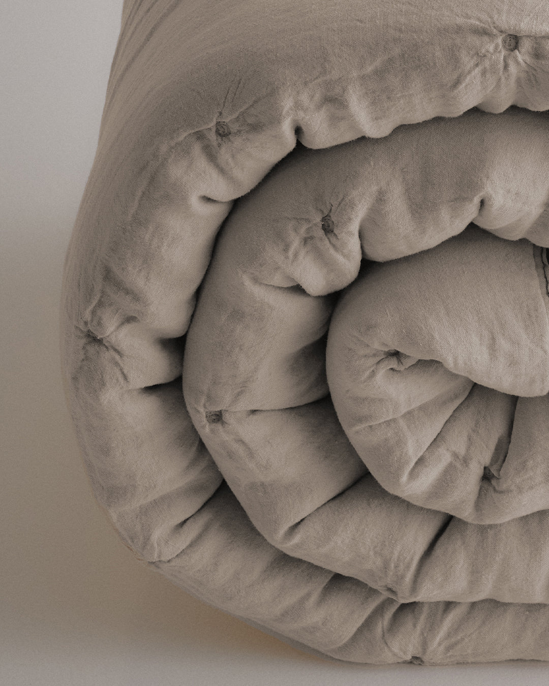Hale Mercantile Basix linen Quilt 250/260