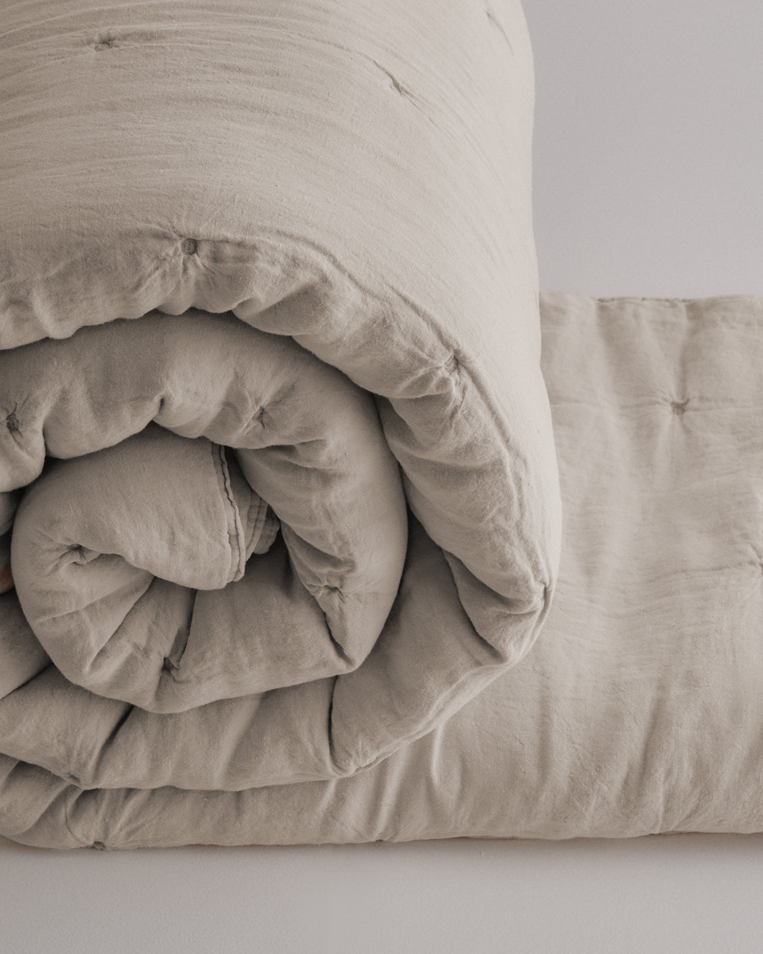 Hale Mercantile Basix linen Quilt 250/260