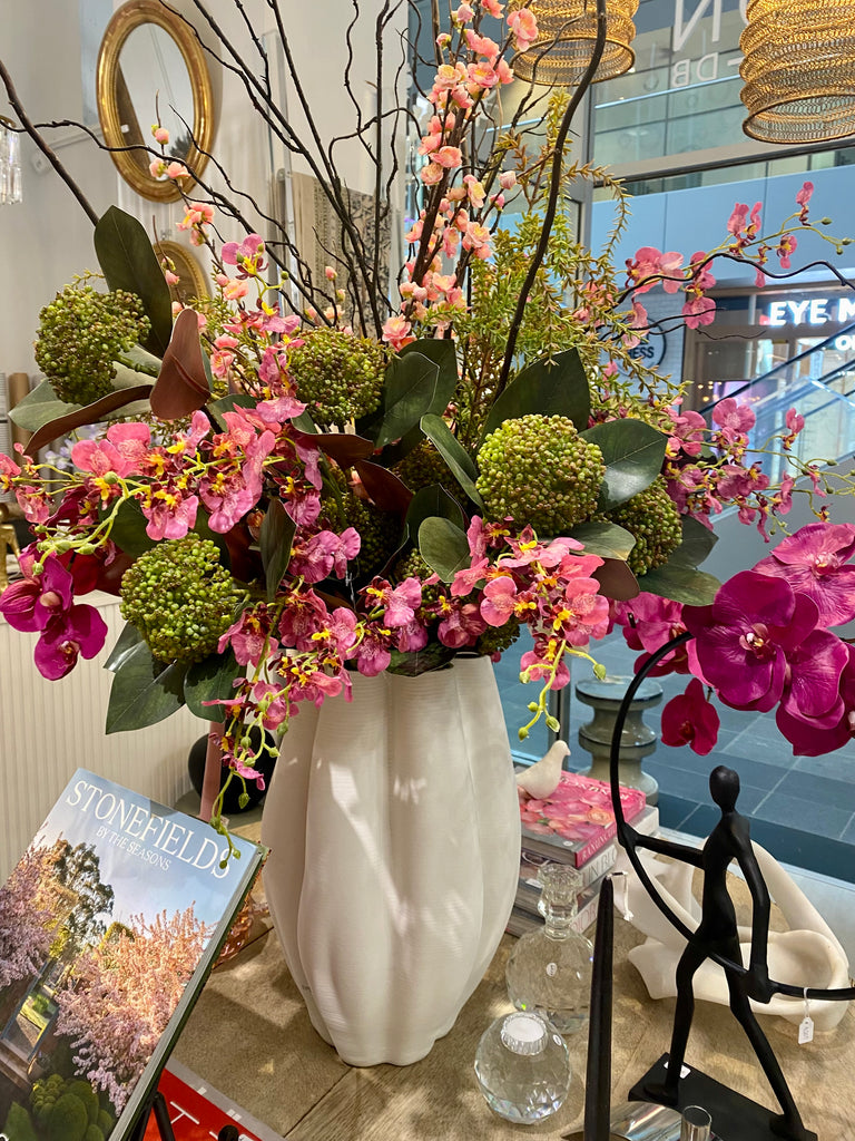 Floral arrangement 28 stems