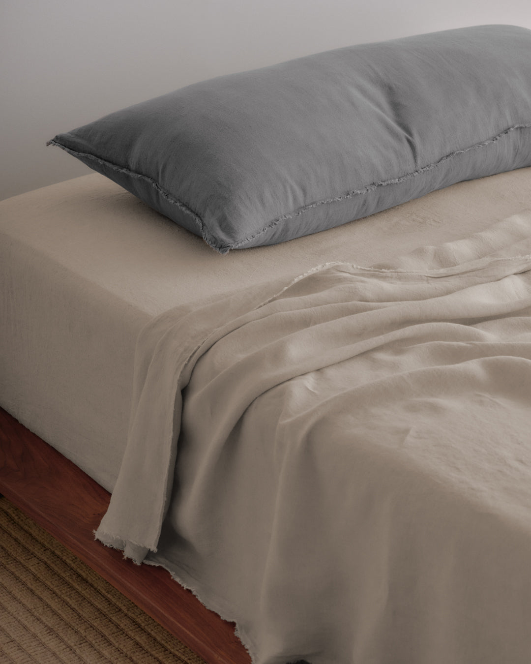 Hale Mercantile Bodycushion Flocca Linen 50/110