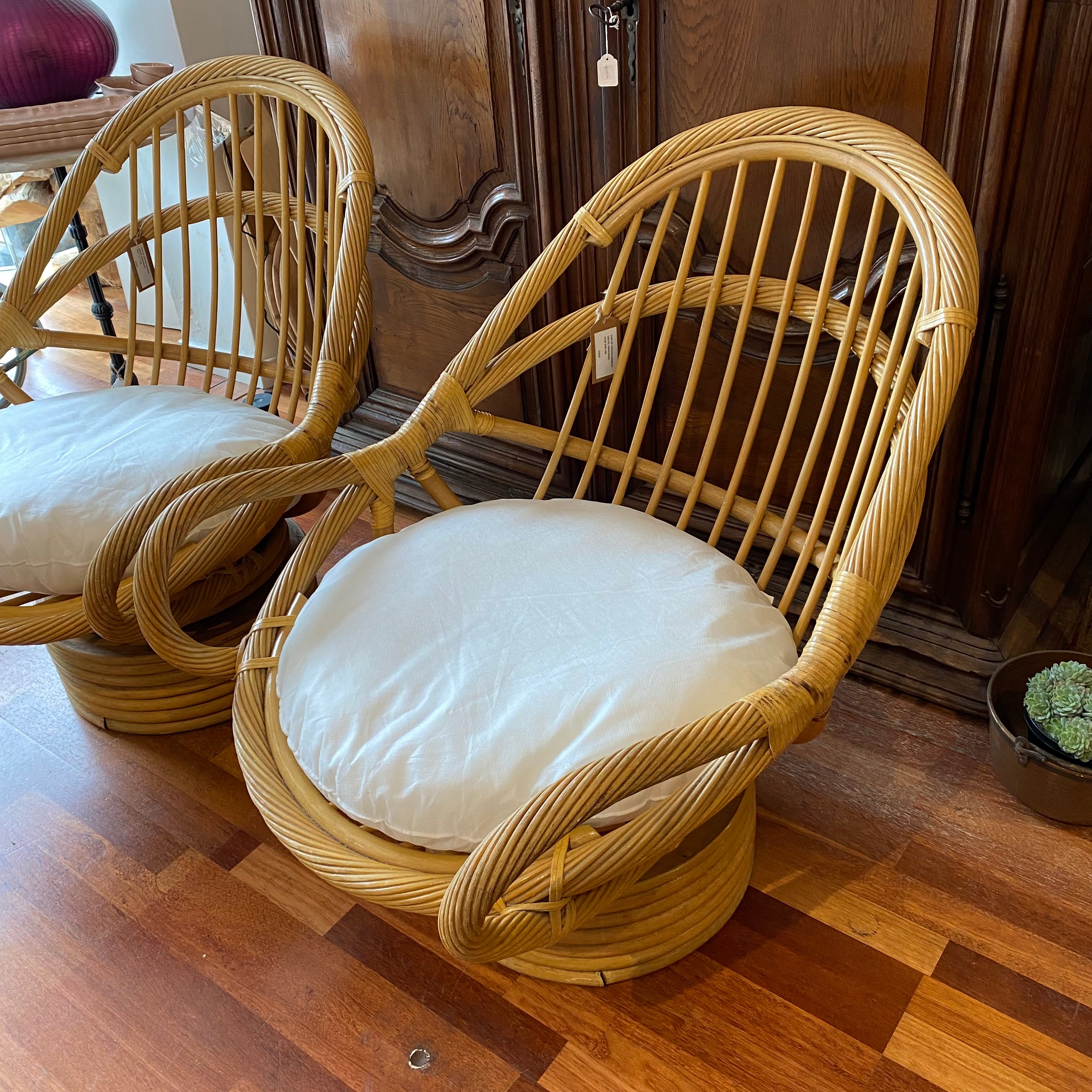 ✅Cane vintage swivel armchairs pair