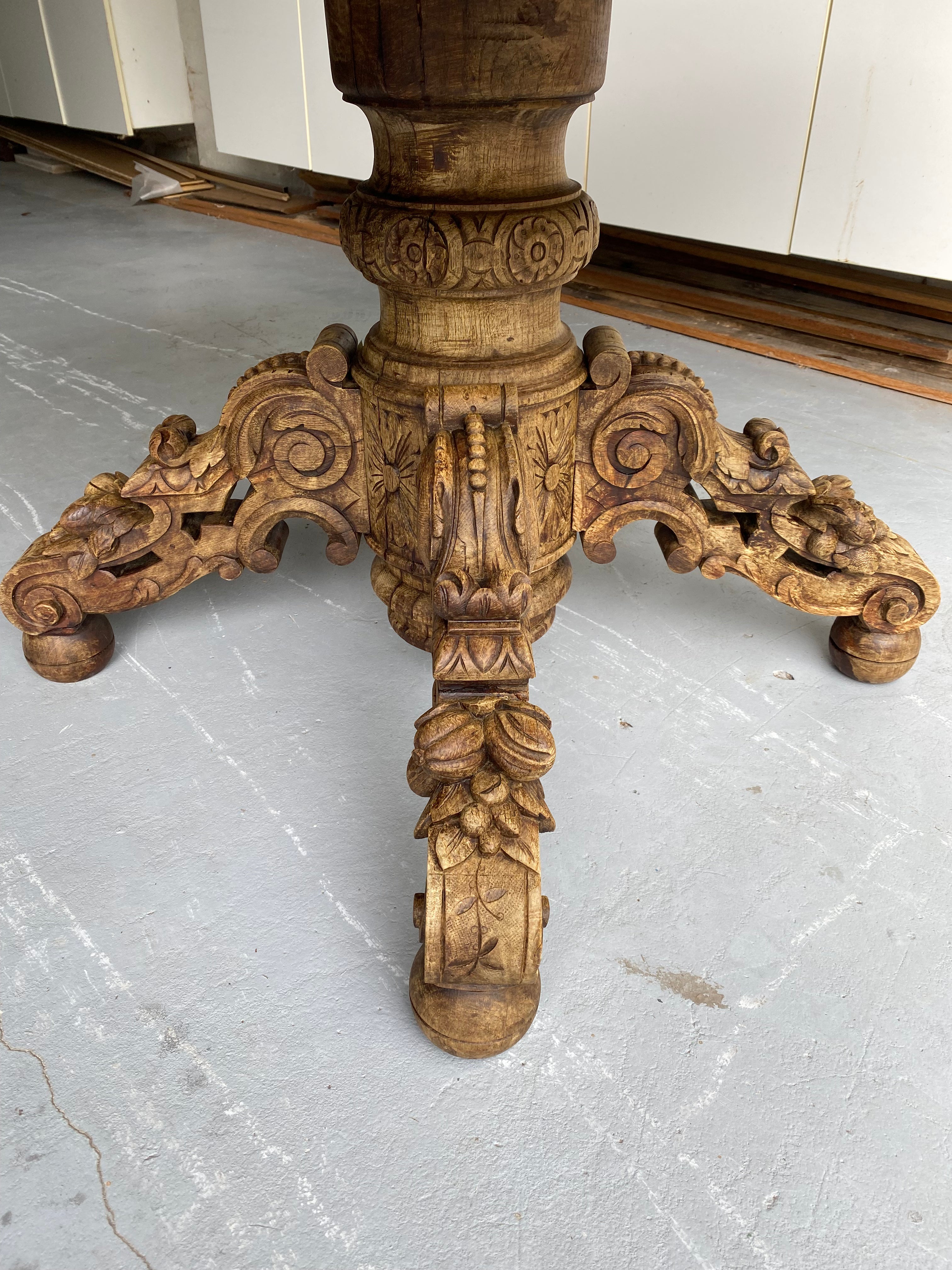 French table bleached oak L129 D112 H75