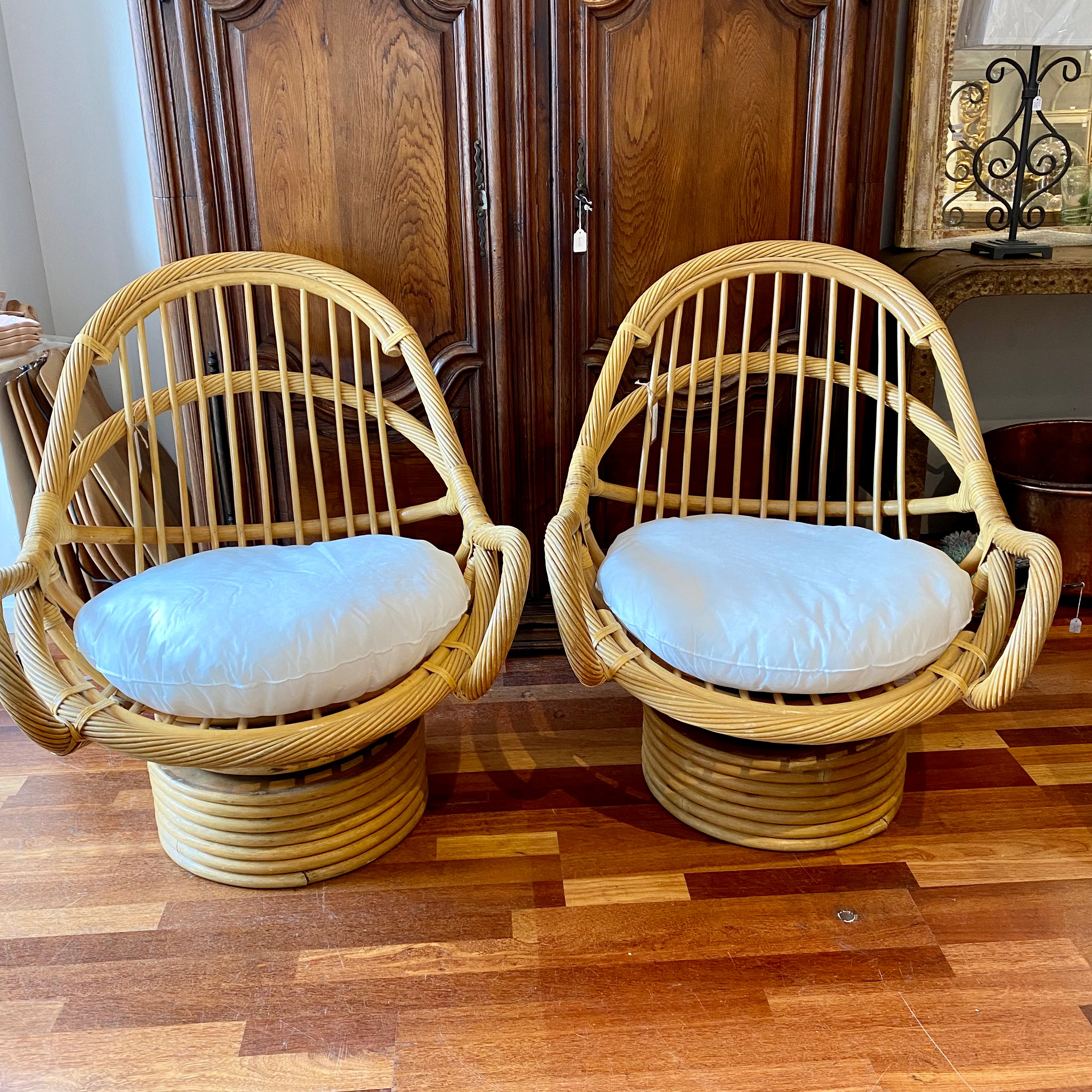 ✅Cane vintage swivel armchairs pair