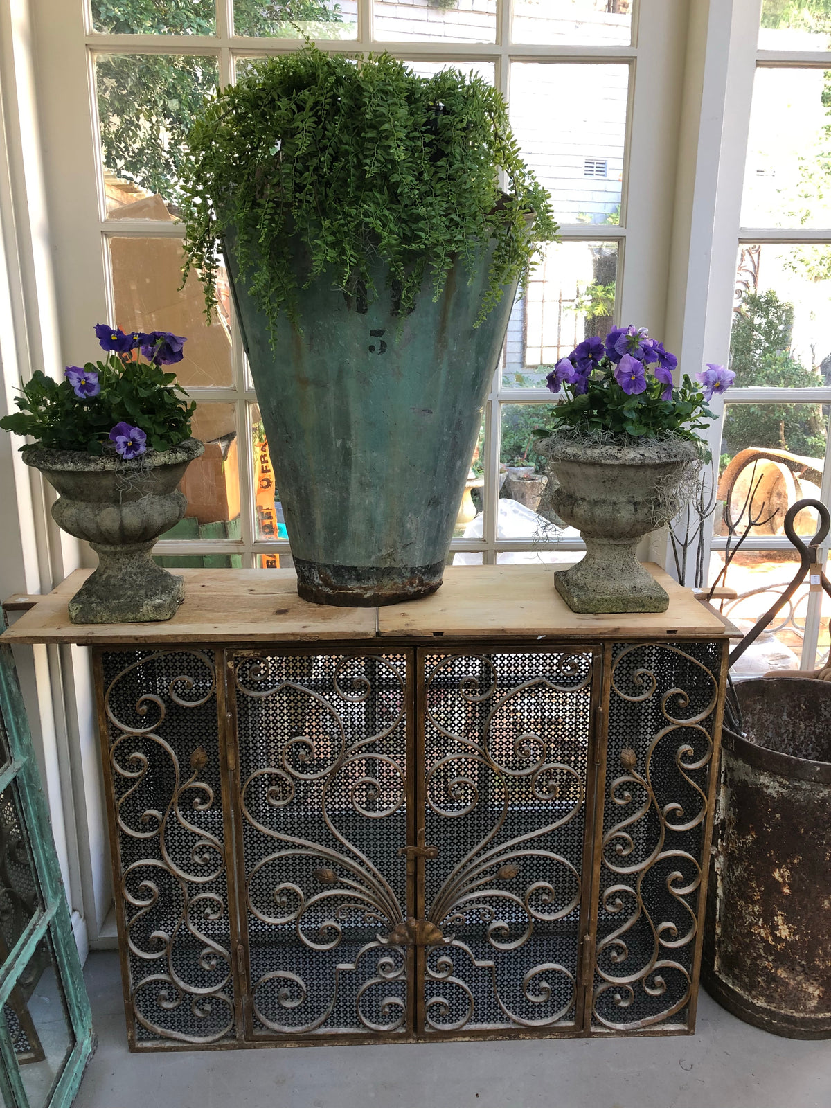 Urn French concrete pair