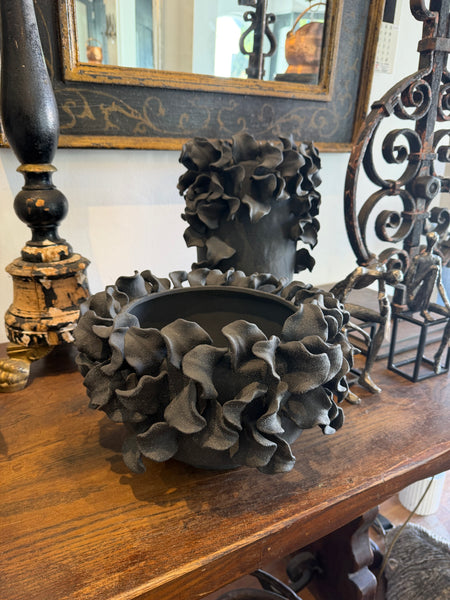 Bowl ruffle black ceramic