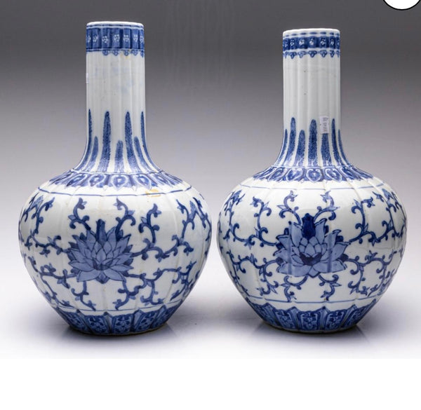 Chinese pair of vases