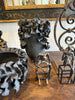 Vase frill black