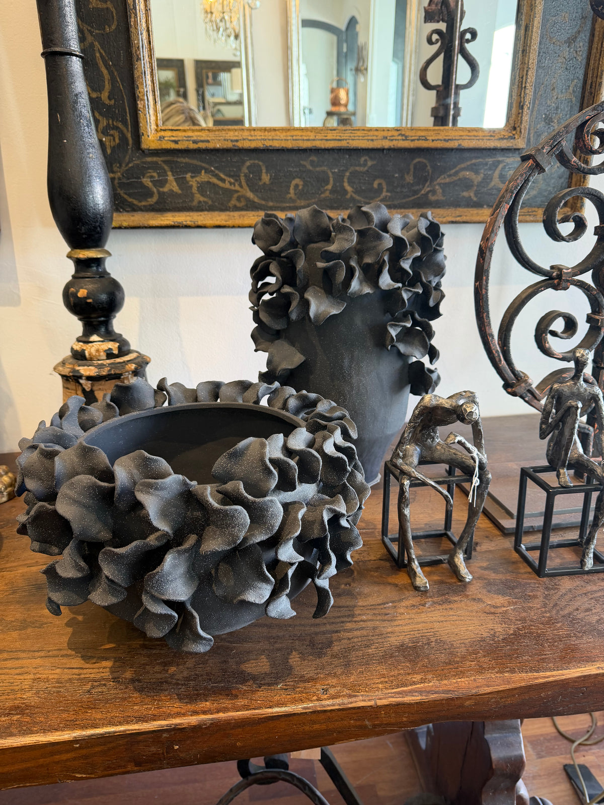 Vase frill black