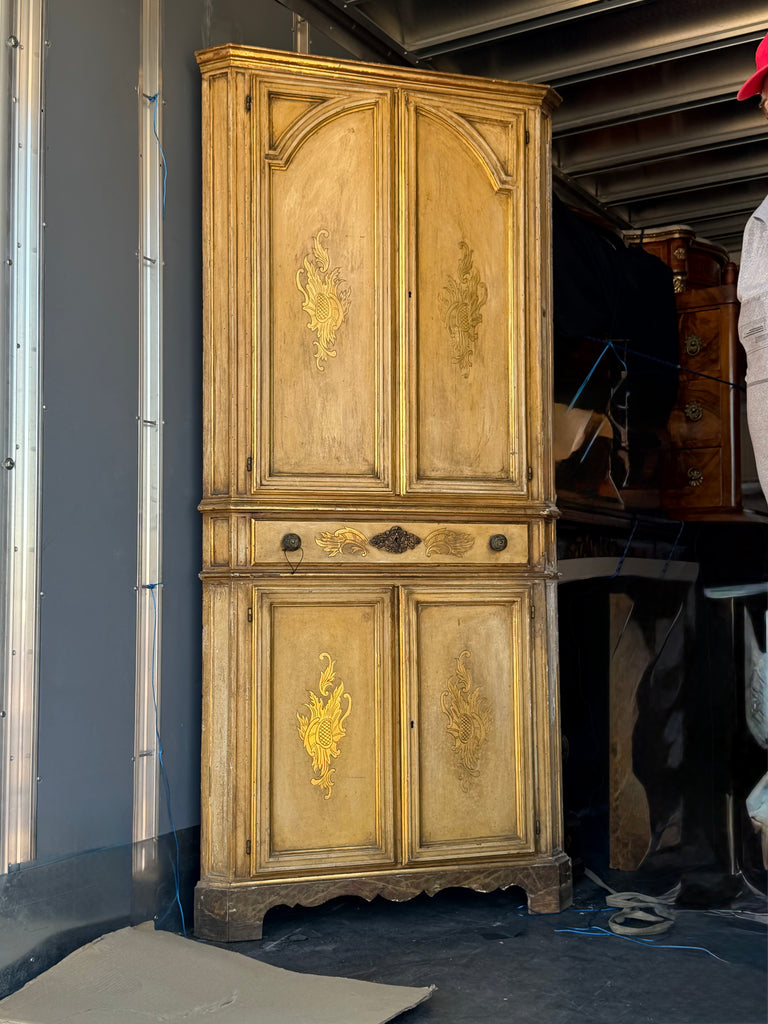 NEW SHIPMENT. CUPBOARD ITALIAN
