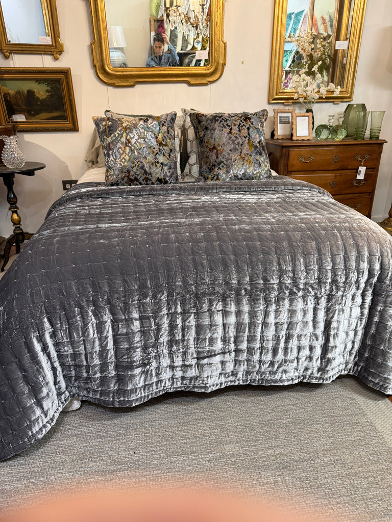 Velvet quilt grey