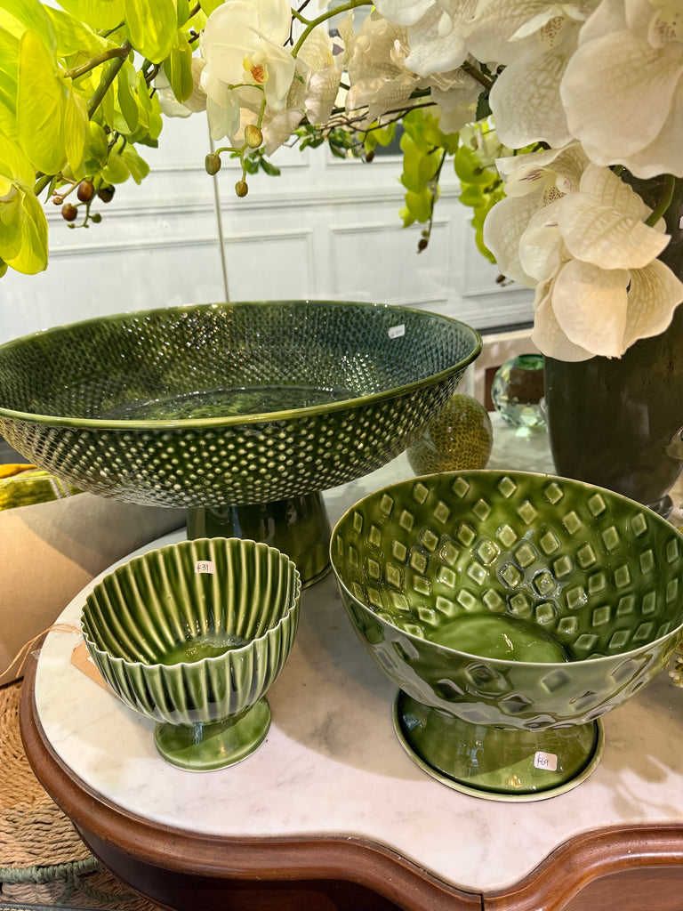 Green bowl on pedestal H11
