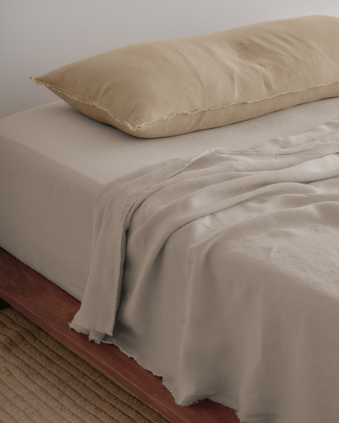 Hale Mercantile Bodycushion Flocca Linen 50/110