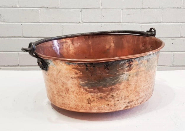 Copper pot with handle