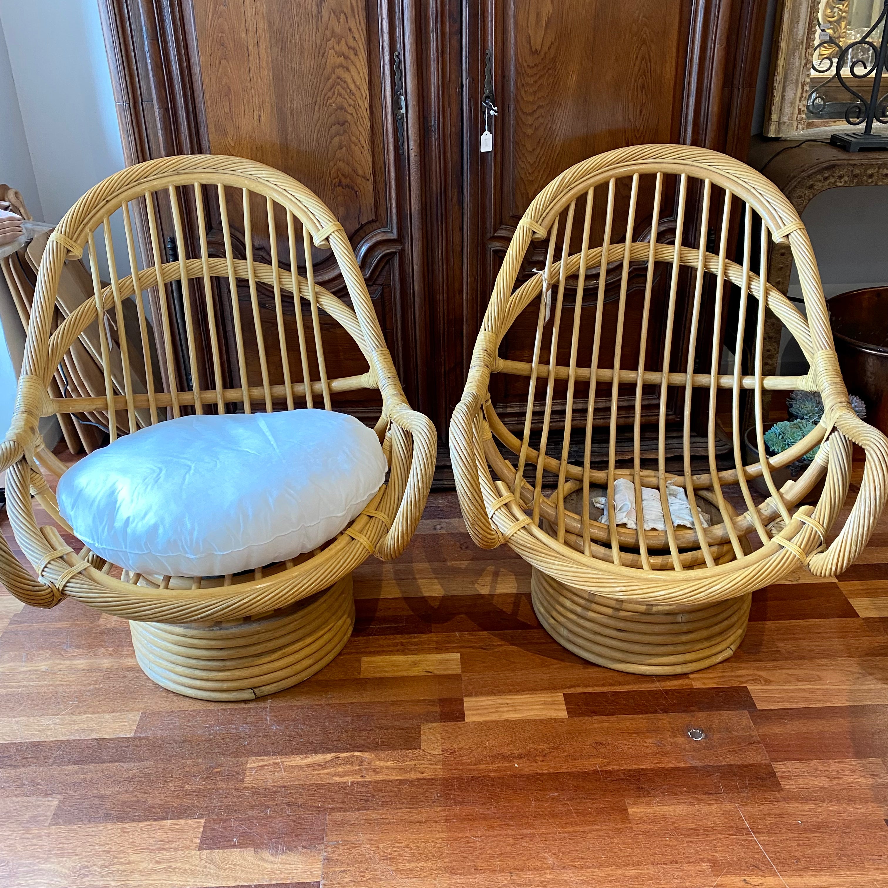 ✅Cane vintage swivel armchairs  pair