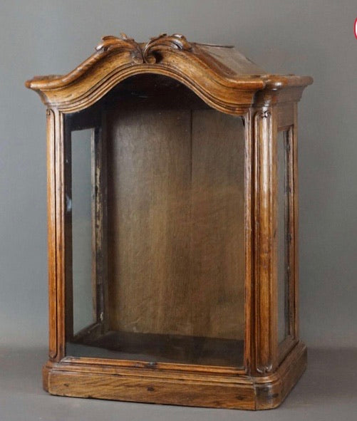 Oak vitrine